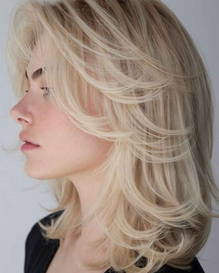 20. Feathered Short Cut