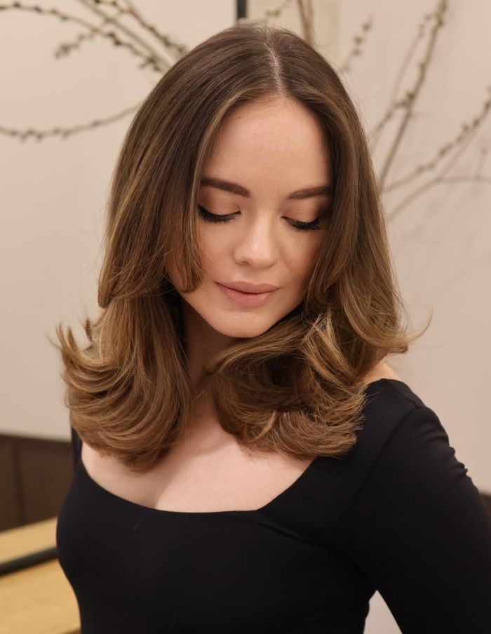 Collarbone Cut with Light Layers