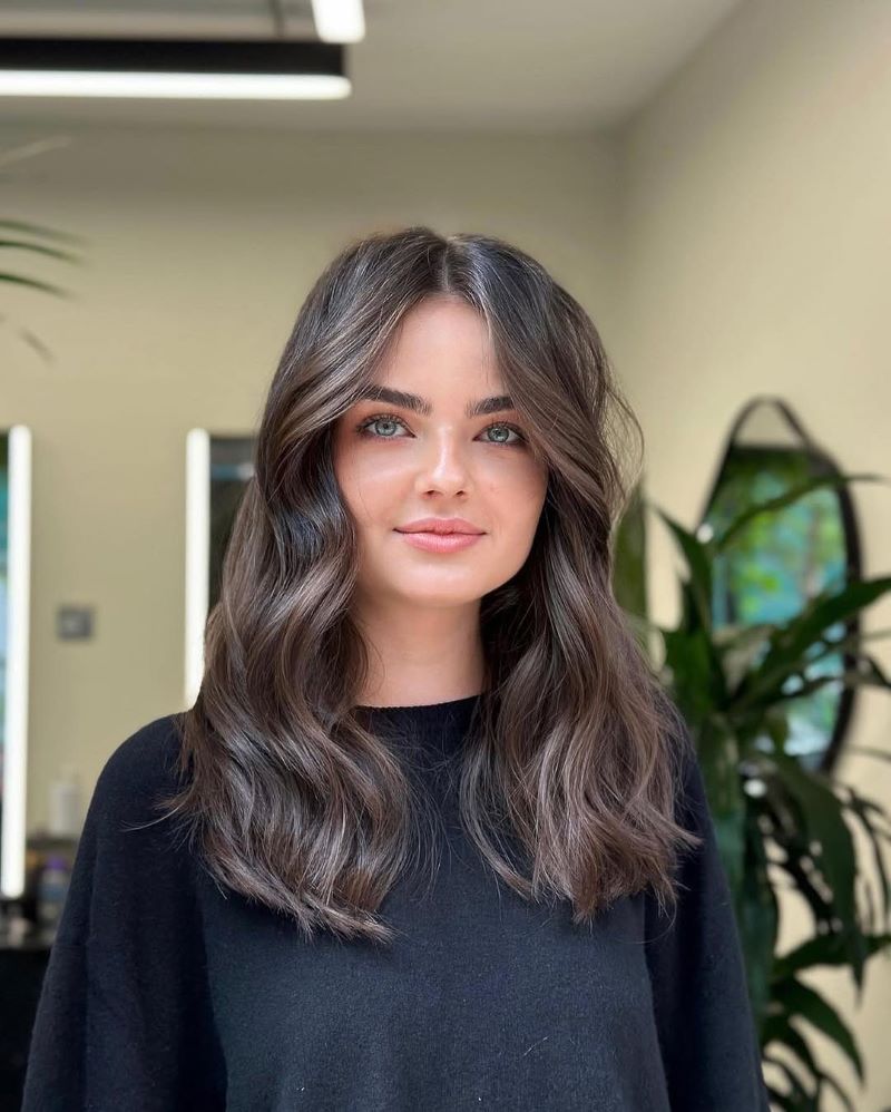 Curtain Bangs with Long Waves