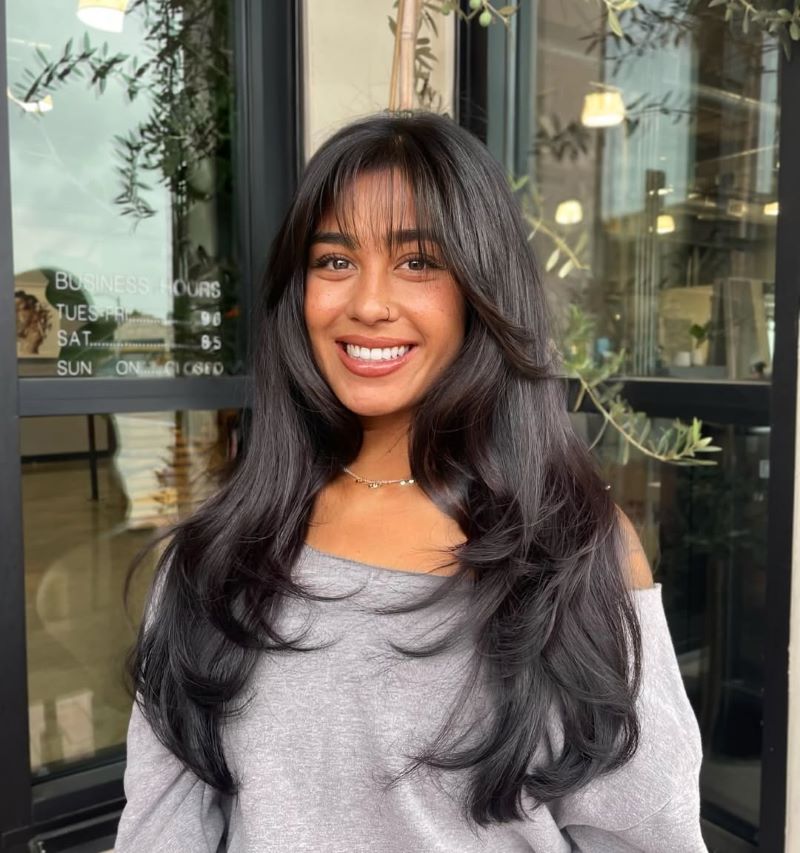 Curtain Bangs with Soft Layers Around Face