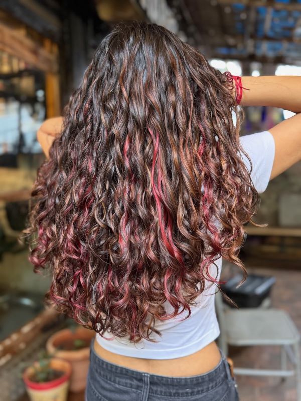 Shoulder Cut with Curled Ends
