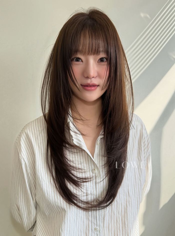 Split Fringe Bangs for a Relaxed Middle Break
