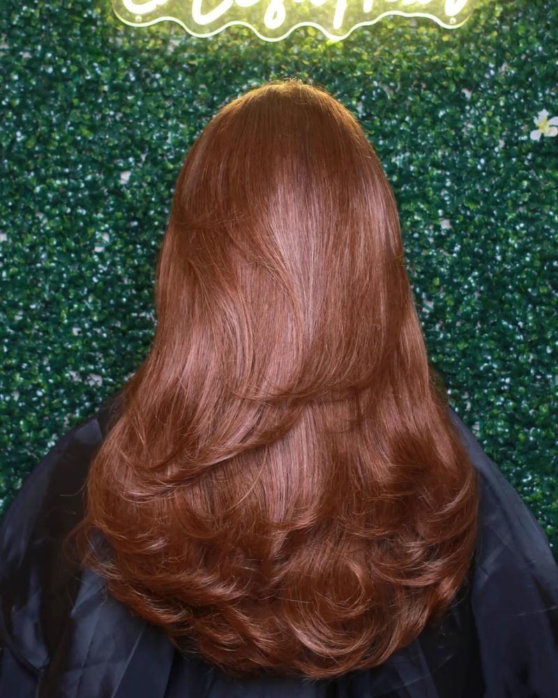 U-Shaped Bangs for a Balanced Curve