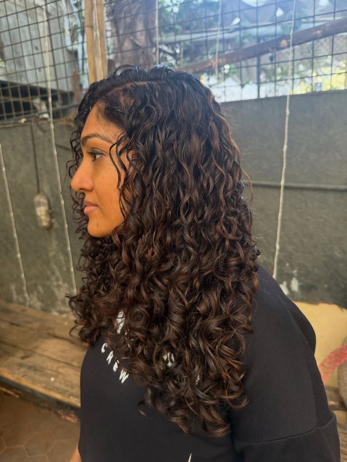 Wavy Shoulder-Length Cut